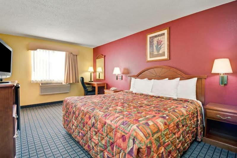 Travelodge By Wyndham Torrington Eksteriør billede