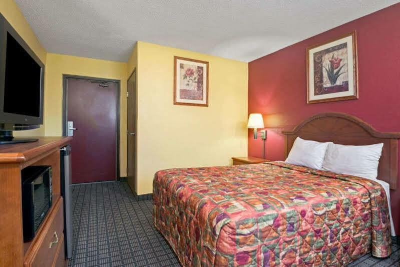 Travelodge By Wyndham Torrington Eksteriør billede