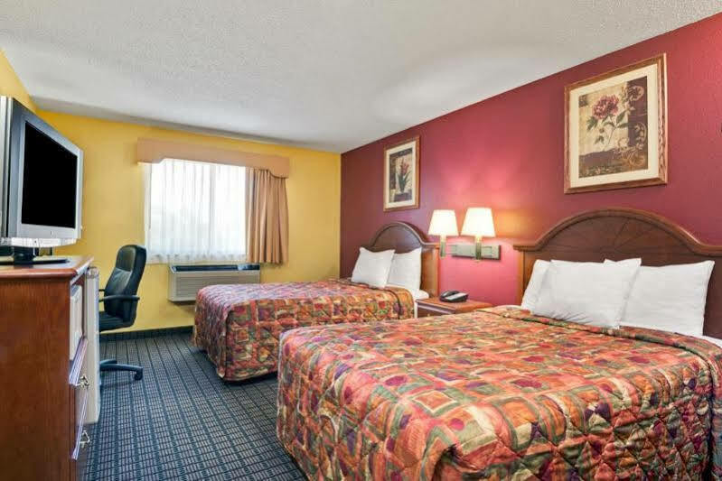 Travelodge By Wyndham Torrington Eksteriør billede